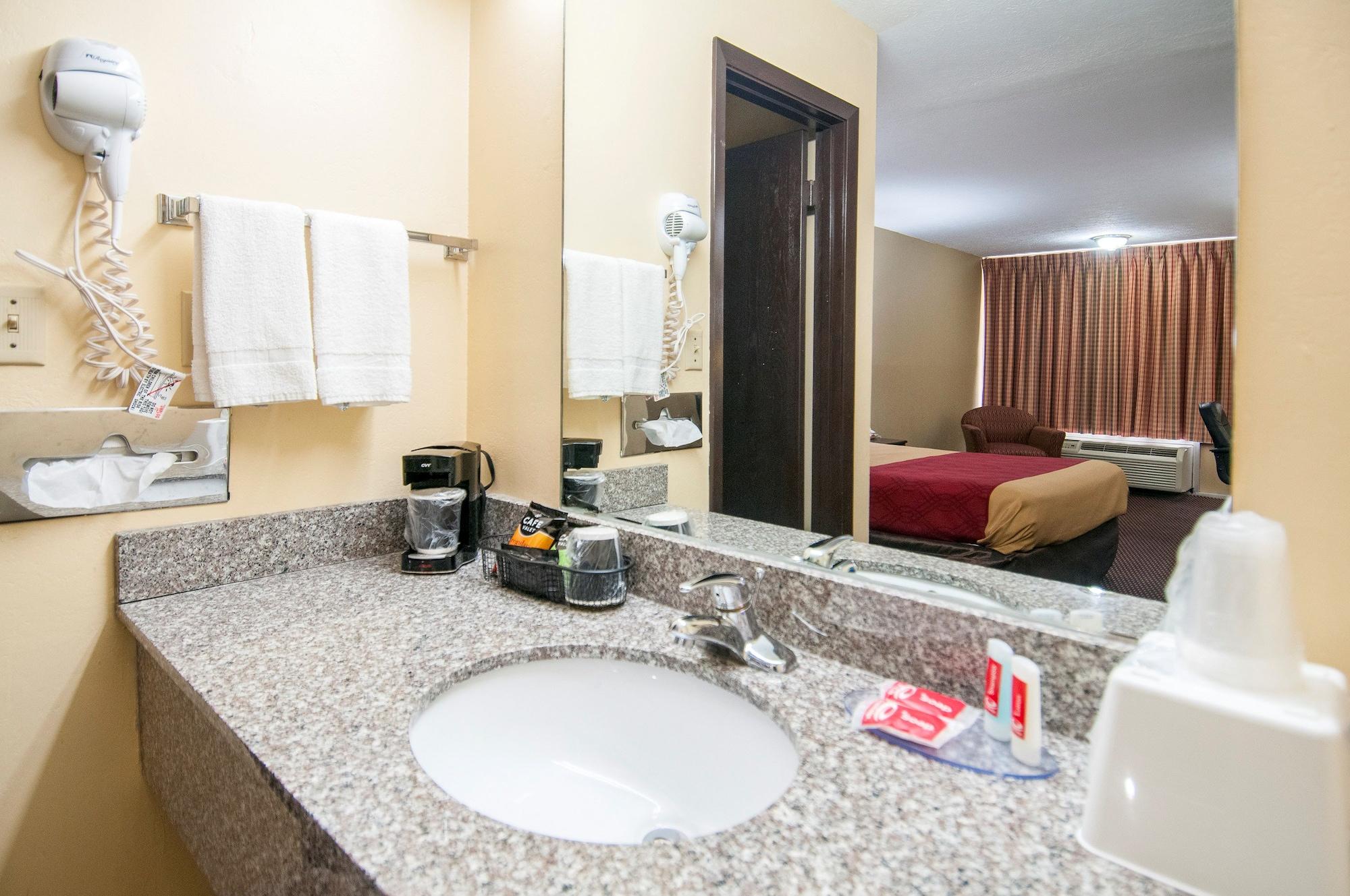 Econo Lodge Near Missouri University Of Science And Technology Rolla Buitenkant foto