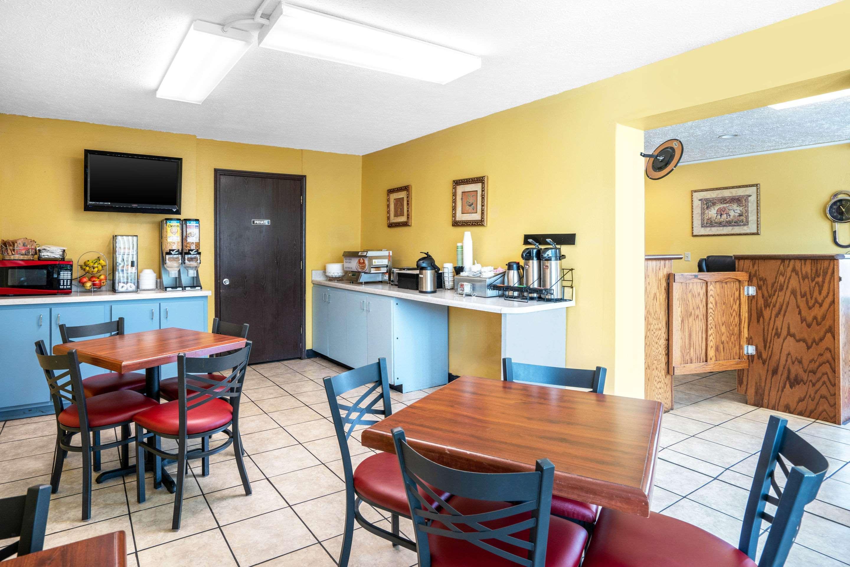 Econo Lodge Near Missouri University Of Science And Technology Rolla Buitenkant foto