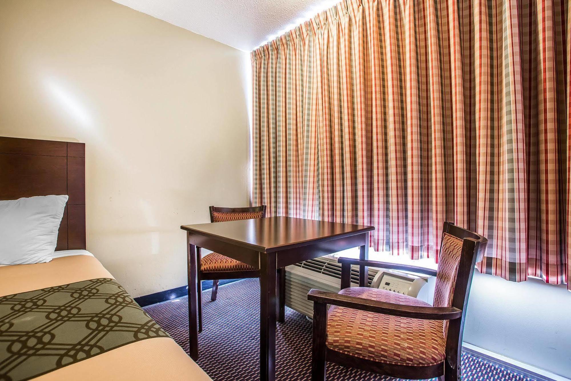 Econo Lodge Near Missouri University Of Science And Technology Rolla Buitenkant foto